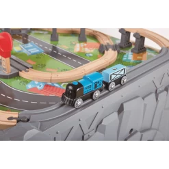 Hape Treinlandschap Met Batterij-aangedreven Locomotief, 70 Stuks -SpeelgoedKorting Winkel hape treinlandschap met batterij aangedreven locomotief 70 stuks a315449 4