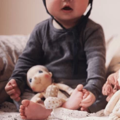 Rubens Barn Doll Elm - Mini Ecobuds 4 Rubens Barn Doll Elm - Mini Ecobuds -SpeelgoedKorting Winkel rubens barn doll elm mini ecobuds a359762 4